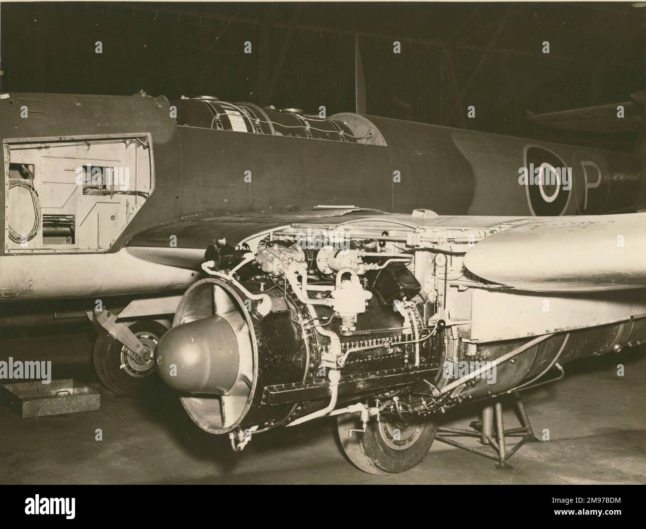 Gloster F9/40M, DG204/G, alimenté par deux turbojets à débit axial Metropolitan Vickers F2. Banque D'Images