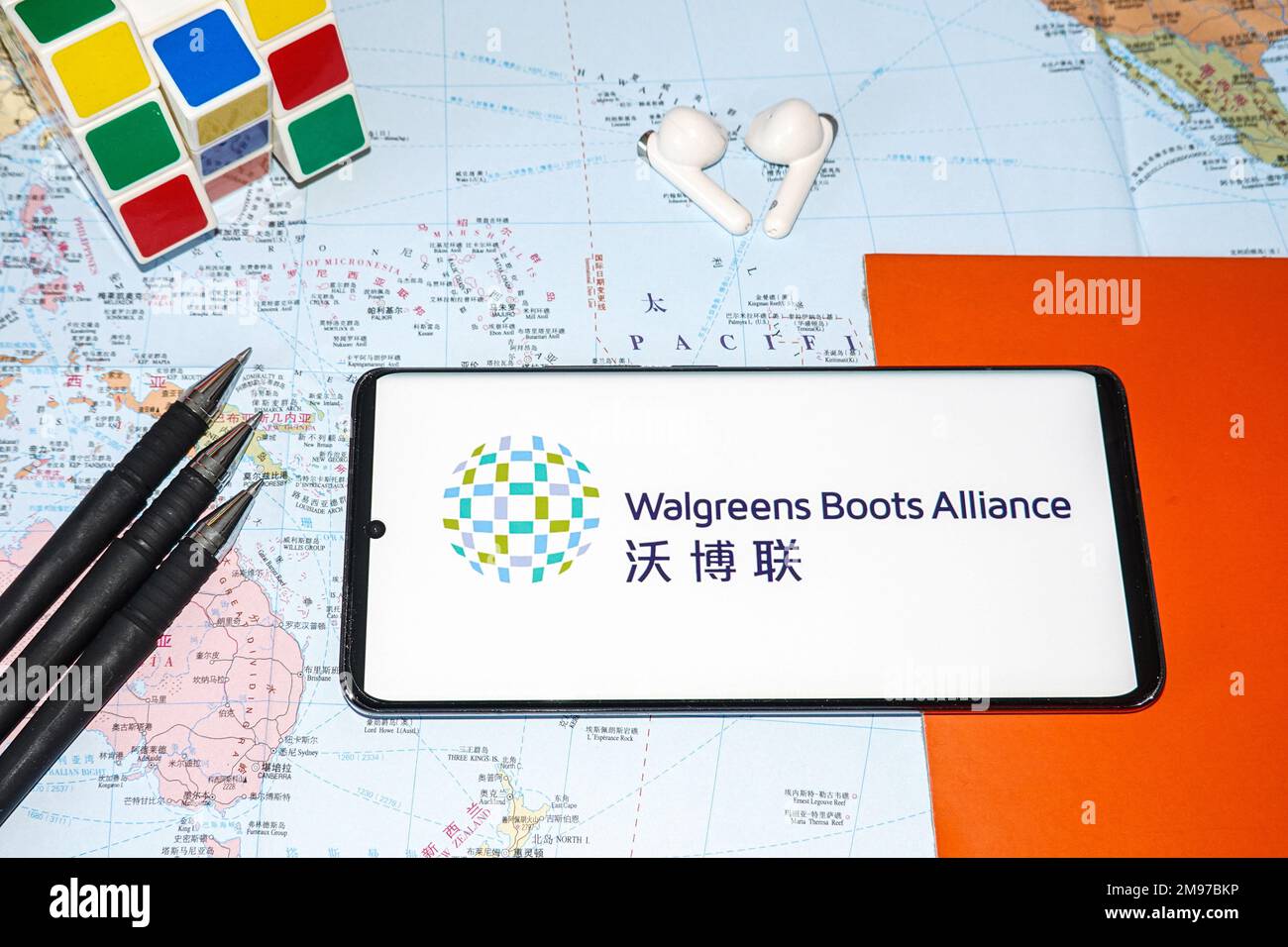 Chine. 17th janvier 2023. Dans cette illustration, un logo Walgreens Boots Alliance s'affiche sur l'écran d'un smartphone. (Photo de Sheldon Cooper/SOPA Images/Sipa USA) crédit: SIPA USA/Alay Live News Banque D'Images