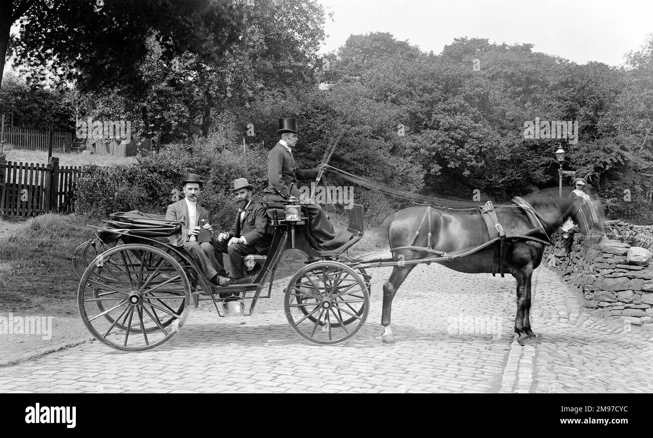 Bunker's Hill, Cheshire, avec Edwin Child et son fils Jean Baptiste dans une voiture typique de l'époque. Edwin Child était un agent de Battersby Hats à Paris, et était responsable de quelques célèbres documents sur le siège de Paris en 1870 Banque D'Images