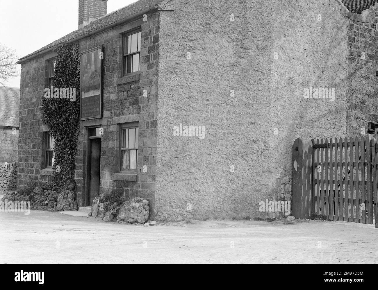 Jug and Glass Inn, Hartington à l'entrée de la célèbre « via Gellia ». La Jug and Glass est encore en affaires aujourd'hui. Banque D'Images