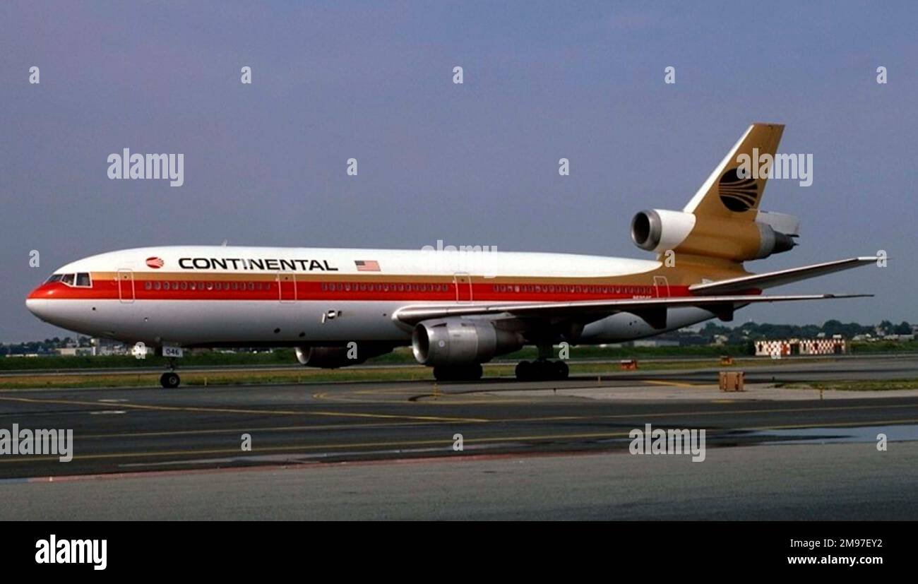 Douglas DC-10 10 de Continental's N68046 à la Guardia, le 6 juillet 1984. Banque D'Images