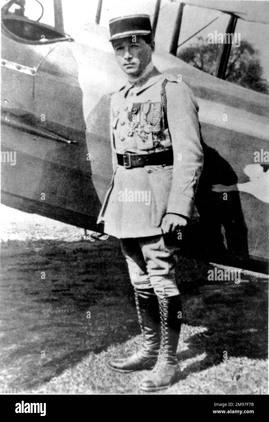 Rene Paul Fonck (1894-1953), leader de l'ace de chasse français et de sa SPAD S VII, qu'il a volé en tant que membre de l'Escadrille SPA 103, qui fait partie du célèbre Groupe de chasse 12, The Storks. Ses WW1 victoires confirmées ont totalisé 75. Banque D'Images