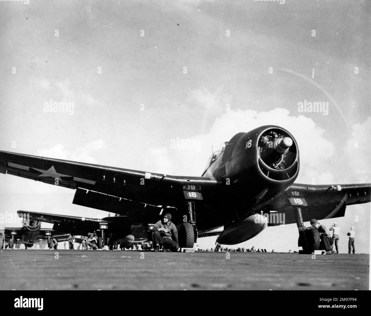 Grumman F6F-5 Hellcat -prêt à être lancé depuis le pont de l'USS Intrepid. Banque D'Images