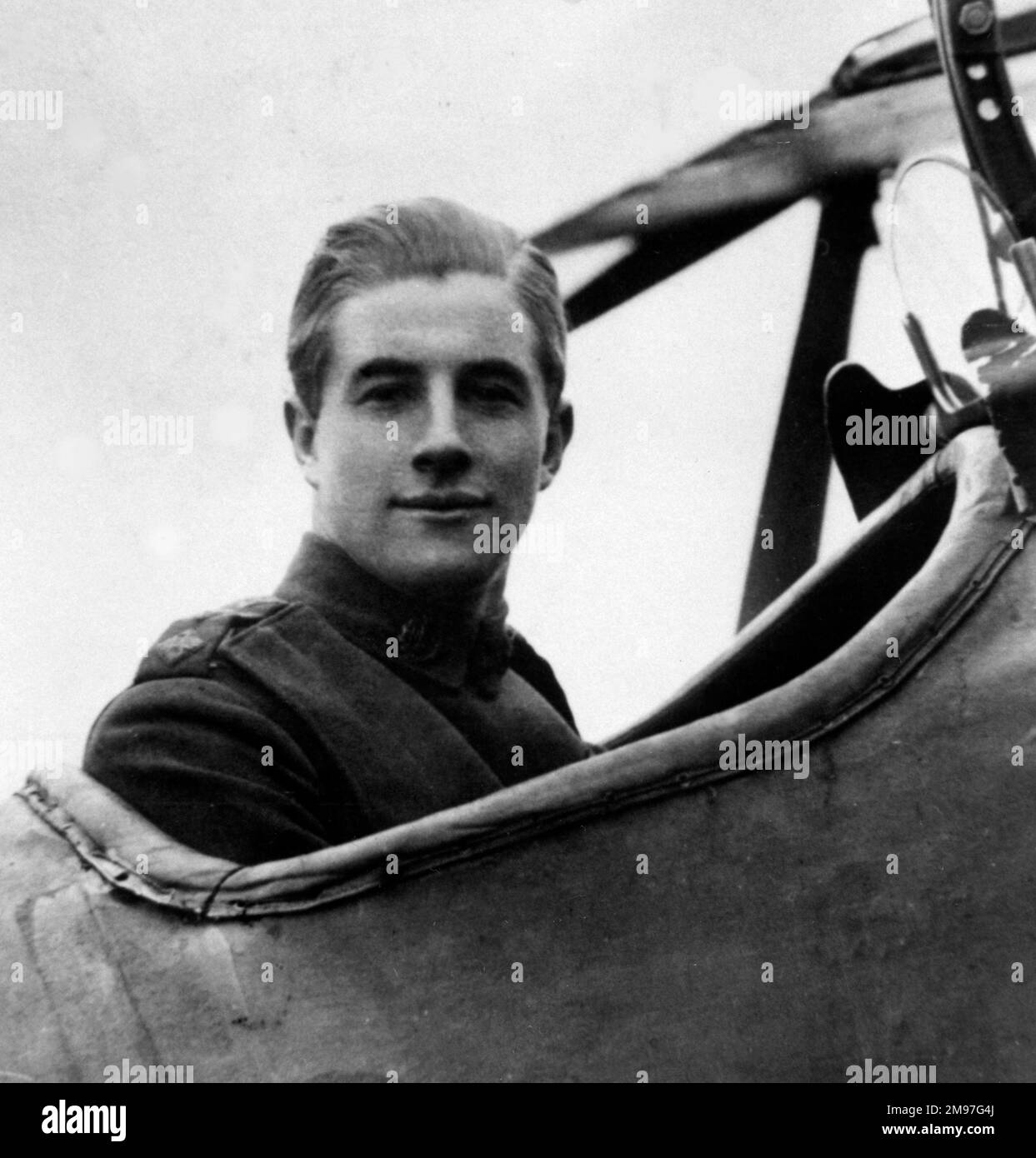 James Thomas Byford McCudden (1895-1918), ace britannique de l'air avec une note globale confirmée de 57, qui a atteint le rang de major, vu ici dans le cockpit de son Royal Aircraft Factory se 5a. Il était l'aviateur britannique le plus décoré de WW1, avec le DSO et le Bar, le MC et le Bar, LE MM et le VC. Banque D'Images