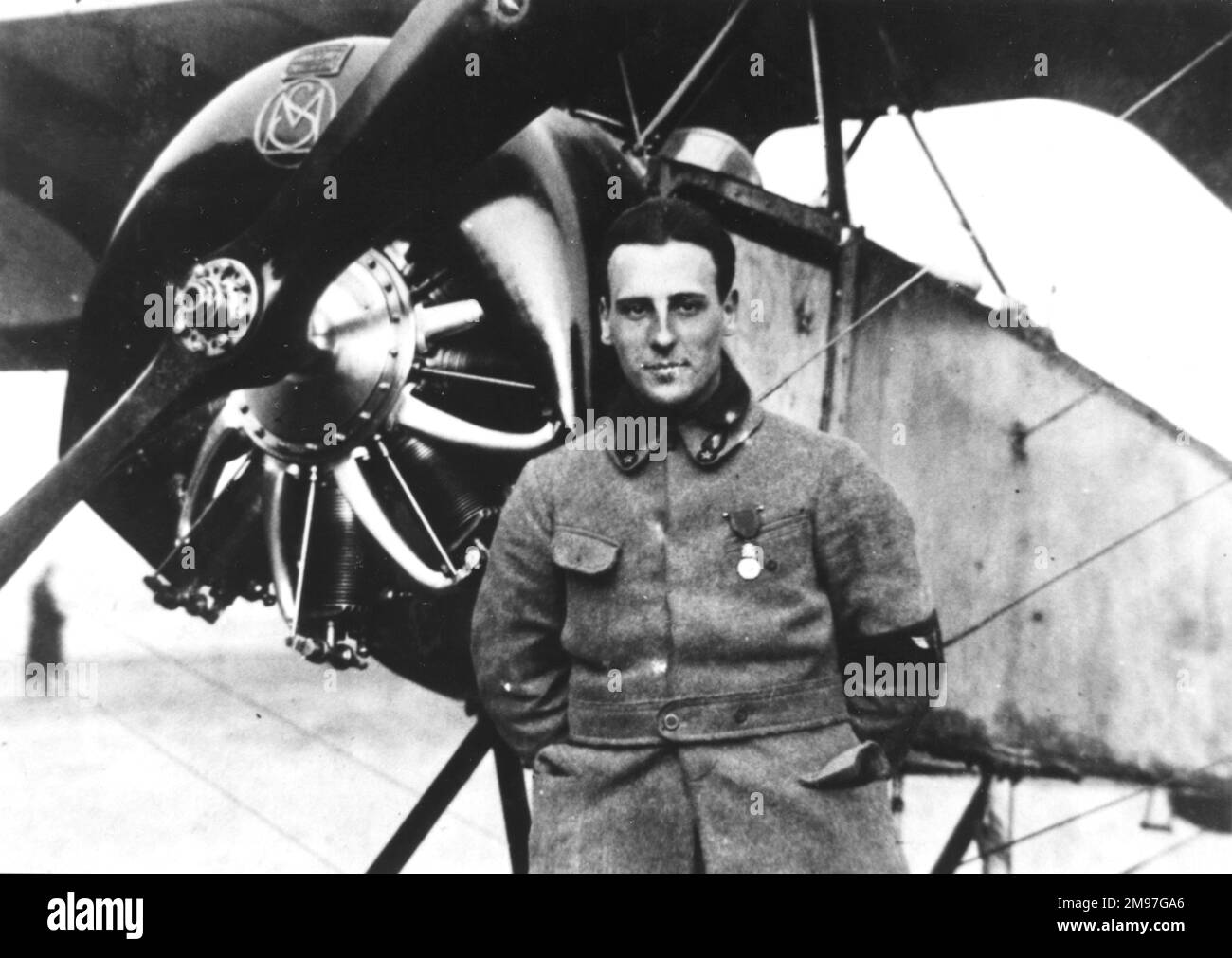 Jean Marie Dominique Navarre (1895-1919), pilote et chasseur français ace, considéré ici comme un pilote sergent servant avec Escadrille MS 12 vers la fin de 1915. L'avion est un Morane-Saulnier de type L. ayant survécu à la guerre, il est mort le 10 juillet 1919 en pratiquant pour un événement de victoire d'après-guerre. Banque D'Images