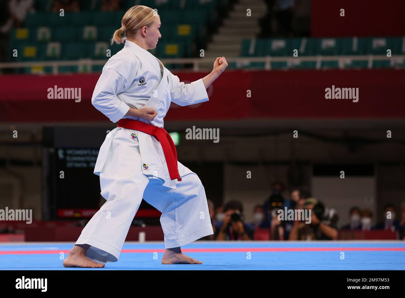 5 AOÛT 2021 - TOKYO, JAPON: Jasmine Jüttner d'Allemagne fait l'histoire en devenant la toute première Carateka aux Jeux Olympiques en participant au cycle d'élimination des Kata des femmes aux Jeux Olympiques de Tokyo 2020 (photo de Mickael Chavet/RX) Banque D'Images