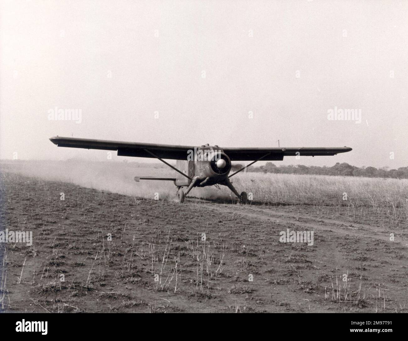 De Havilland Canada DHC2 Beaver AL1, du corps de l'armée de l'air qui soutient les Royal Engineers pendant l'exercice Mirza, vu ici se retirer de la plaine inondable de la rivière Tonj dans le sud du Soudan. c.1974. Banque D'Images