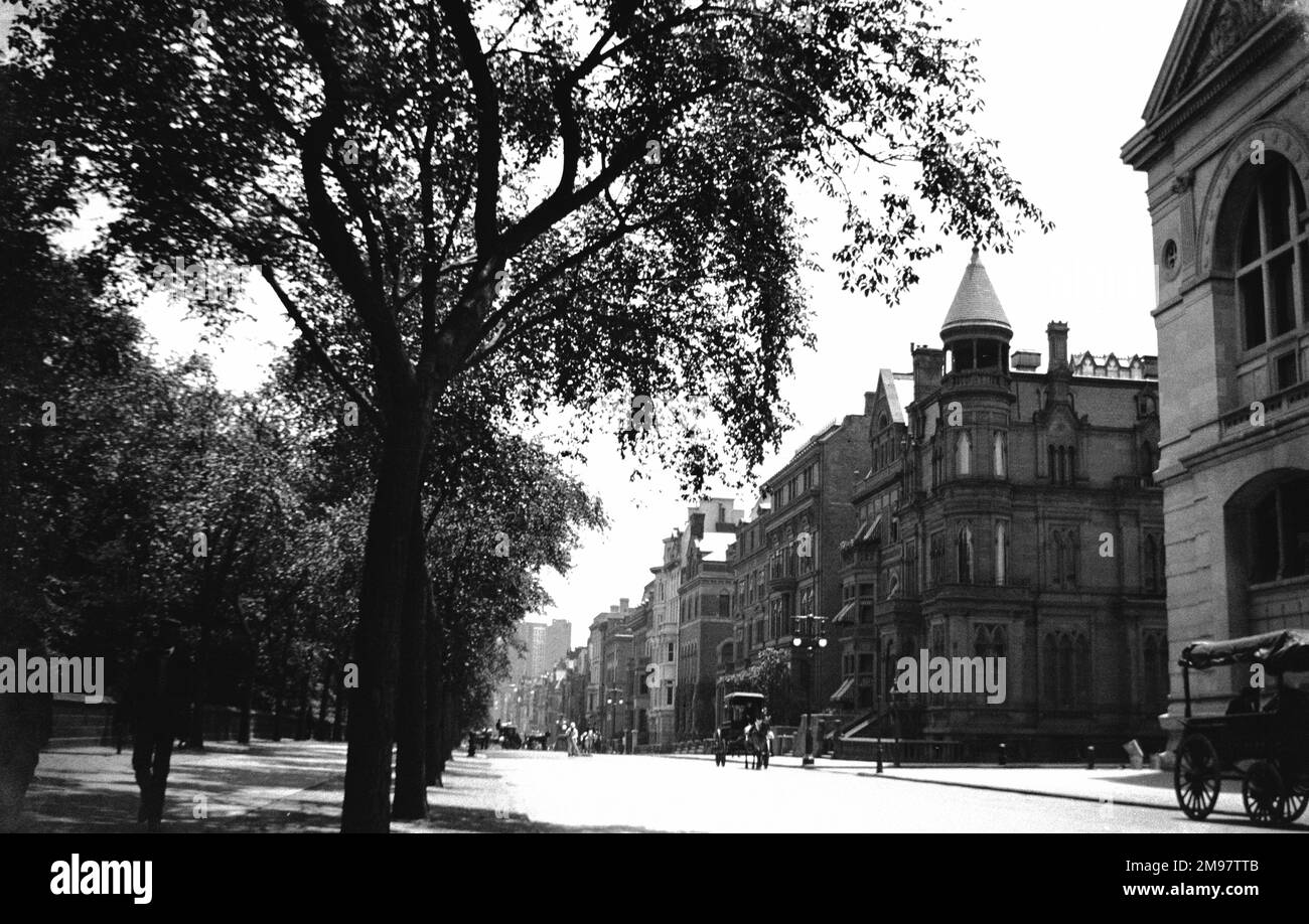 5th avenues plus bas étendu le quartier élégant de Washington Square vers le nord. Le statut supérieur a été confirmé en 1862, après que Caroline Schermerhorn Astor s'est installée à l'angle sud-ouest de la rue 34th. Cela a marqué la fin de son utilisation résidentielle pour beaucoup. Comme aujourd'hui, seuls les très riches résident sur la rue la plus célèbre de New Yworks. Banque D'Images