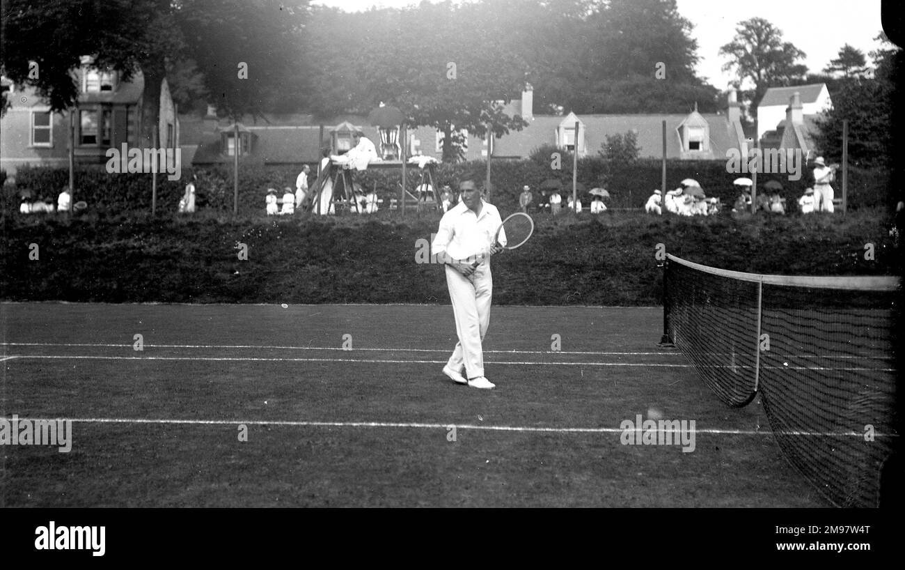 Match de tennis au club de tennis de Beech Grove, à Moffat, site des championnats de tennis d'Écosse du Sud et à proximité de Moffat Hydro Banque D'Images