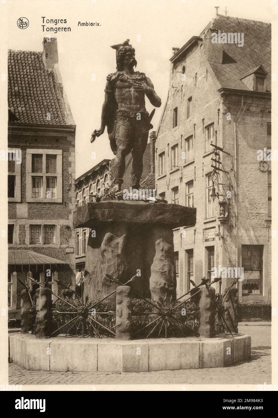 Statue d'Ambiorix à Tongeren, Belgique. Il était un chef des Eburones, une tribu belge dans le nord-est de la Gaule, l'endroit de la Belgique moderne. Ambiorix est devenu un héros national dans la région en raison de son soulèvement contre les troupes de l'empereur romain Jules César. Banque D'Images