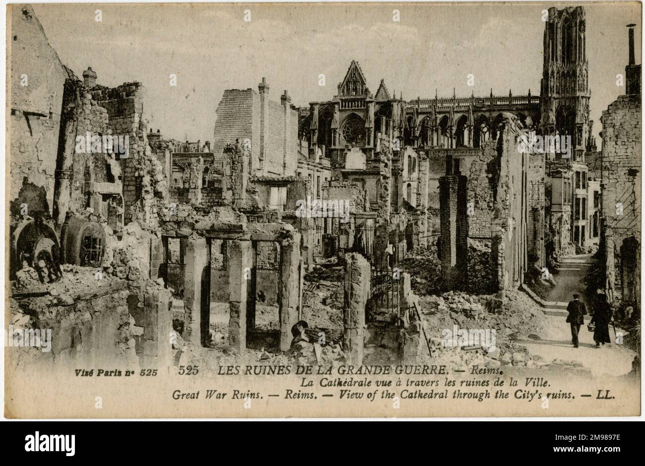 Reims, France - ruines lors du bombardement de WW1, montrant la cathédrale et d'autres bâtiments. Banque D'Images