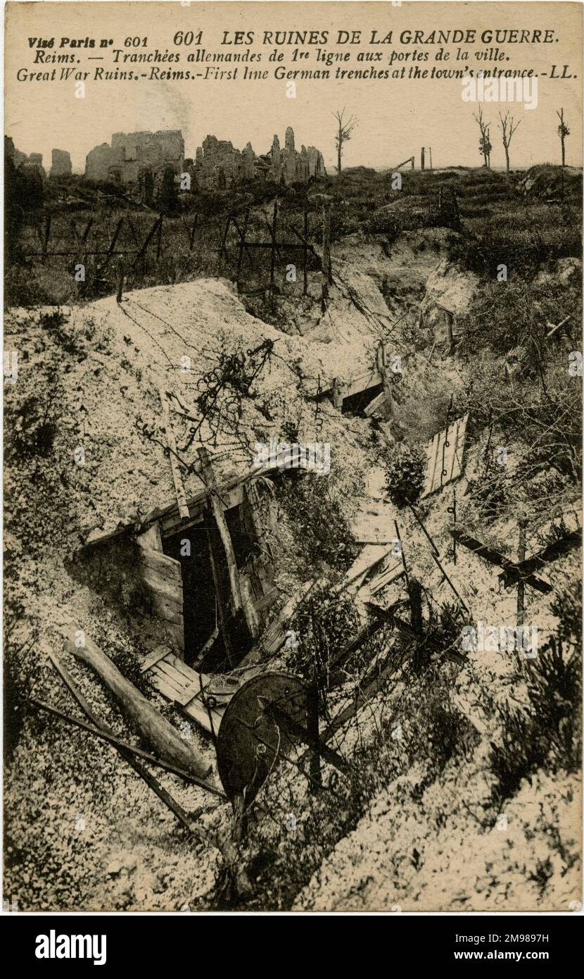 Reims, France - ruines lors des bombardements de WW1, montrant les tranchées allemandes de première ligne à l'entrée de la ville. Banque D'Images