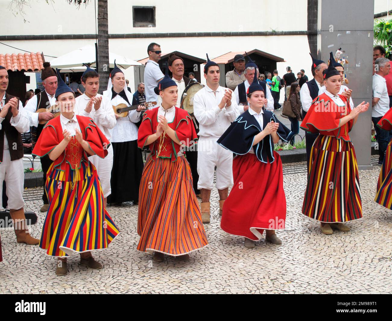 Madère, Funchal, Espagne : costumes et danses traditionnels du Campanario Banque D'Images