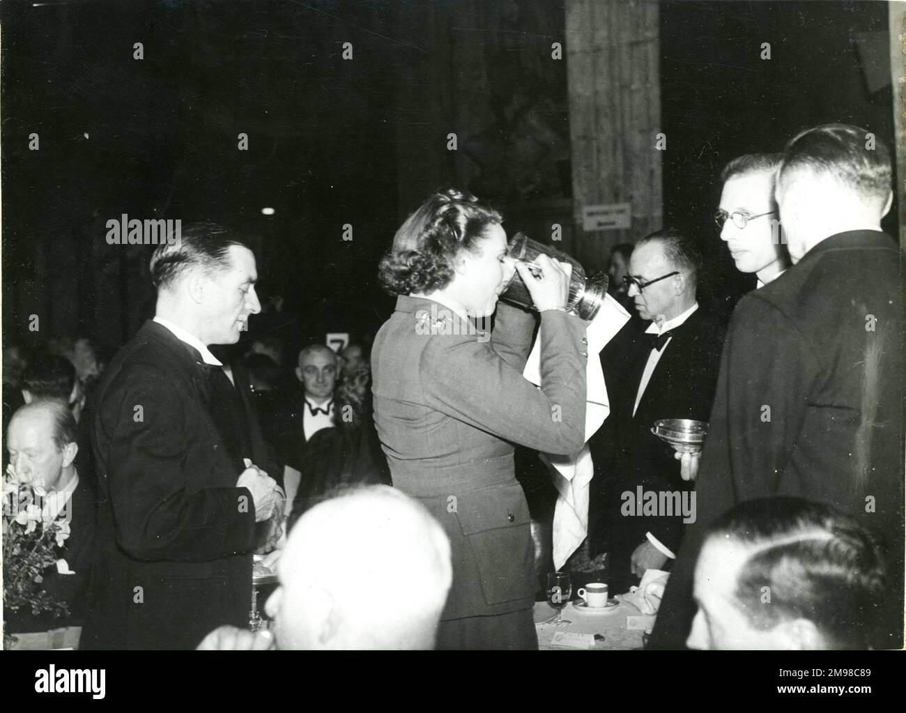 Invités au dîner anniversaire 80th de la Royal Aeronautical Society au Guildhall, Londres, le 11 janvier 1946. Banque D'Images