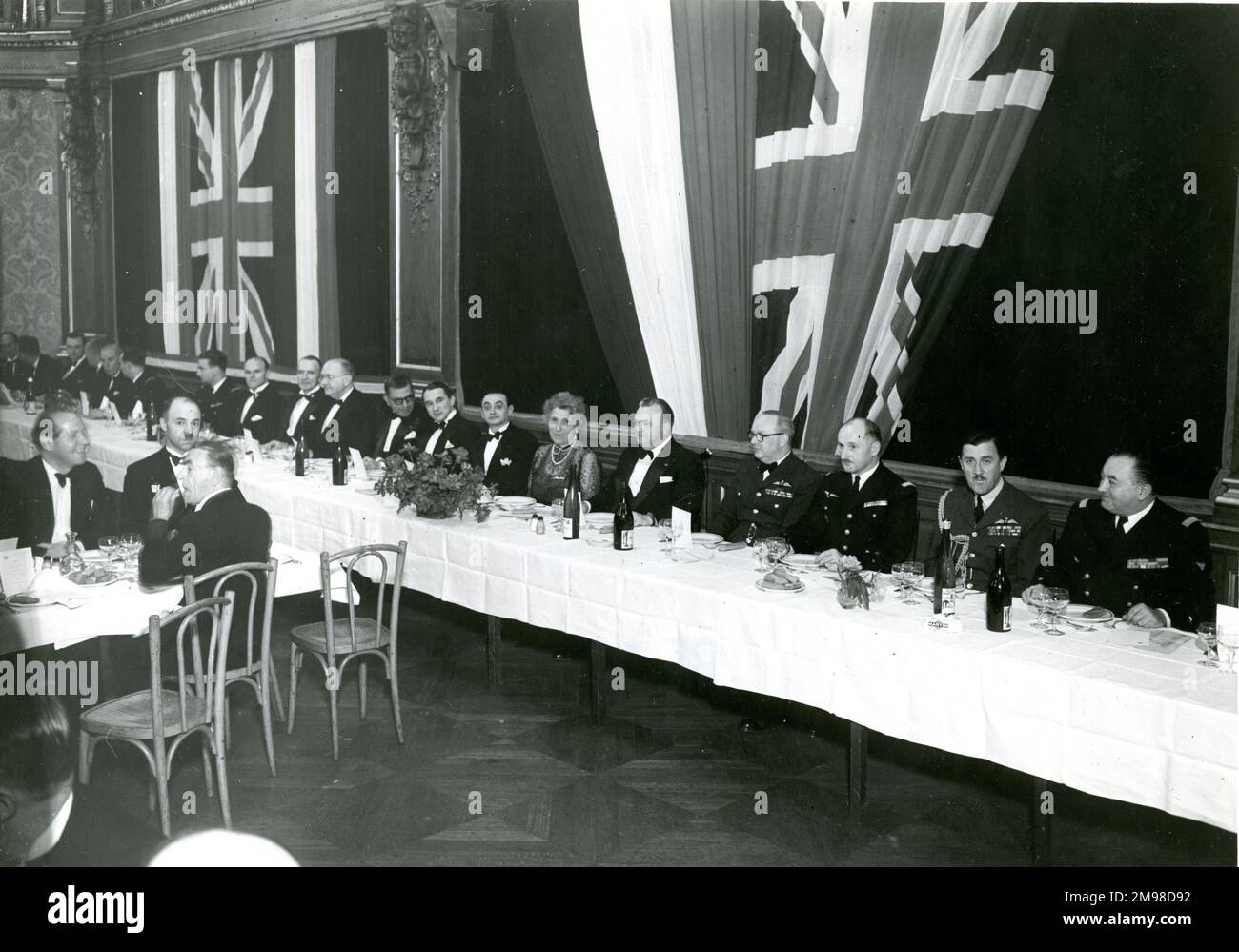 Invités à la première conférence Louis BL‚Riot le 12 mai 1948 dans une salle de conférence attachée à l'hôtel George V, Paris. La première conférence a été donnée par Air Cdre F.R. Banques, intitulé ?l'art du moteur d'aviation?. Banque D'Images