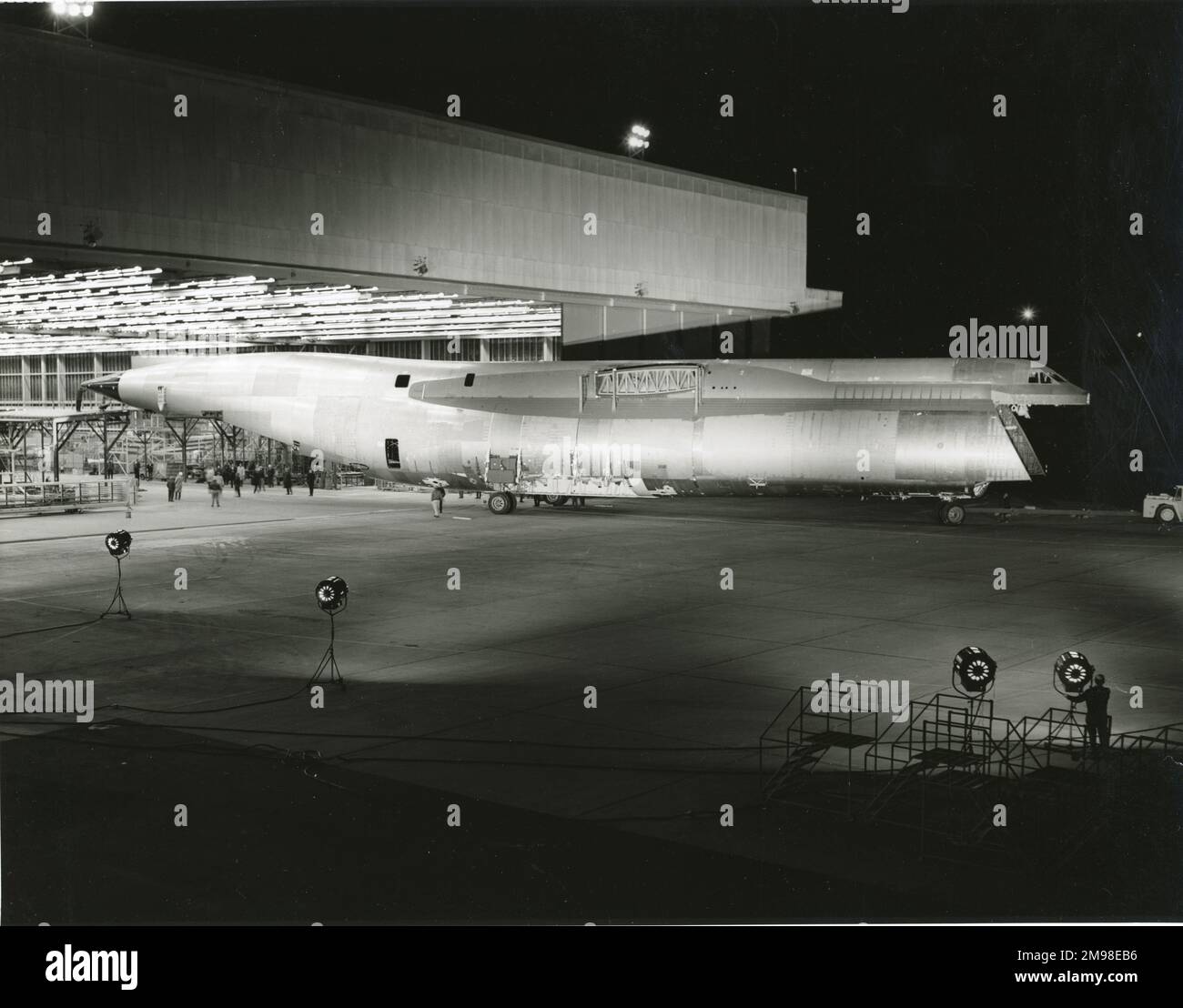 Le fuselage du premier Lockheed C-5A Galaxy est déplacé à Lockheed-Georgia. Banque D'Images