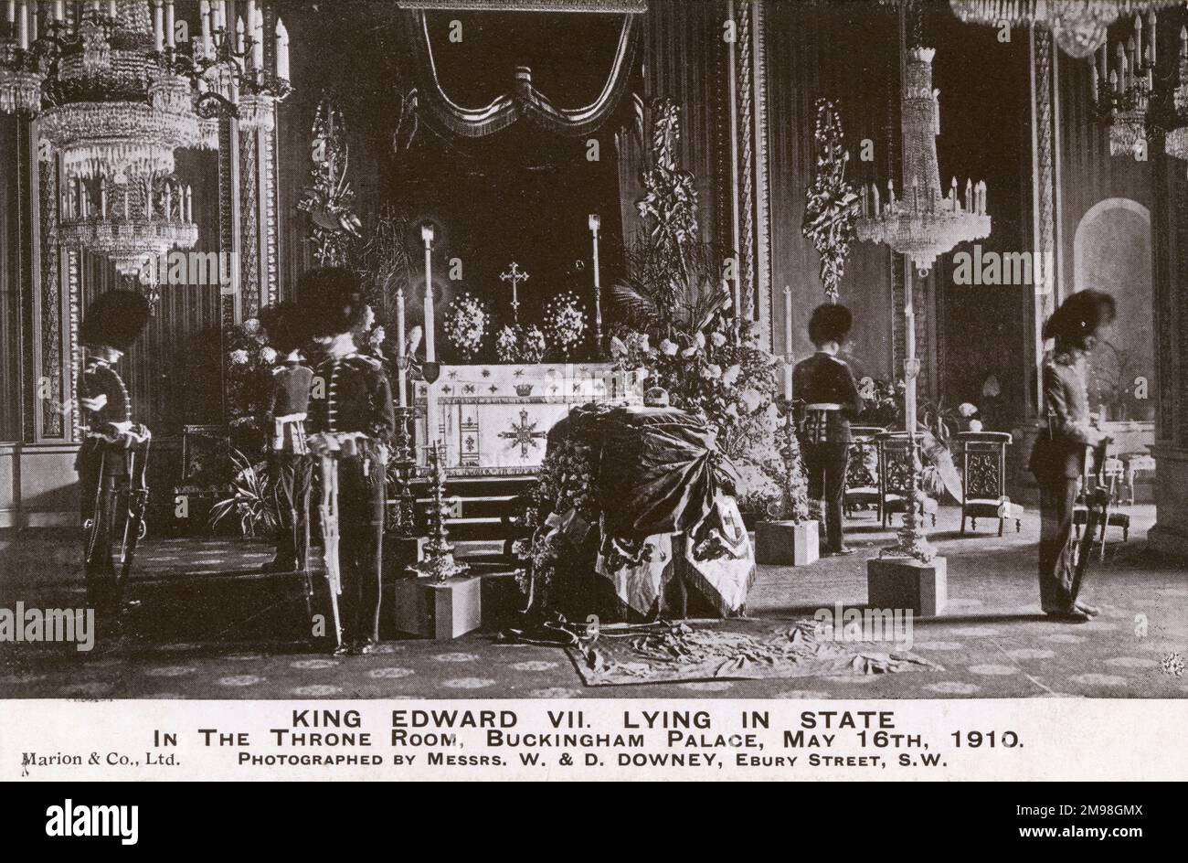 Le roi Edward VII est situé dans la salle du trône de Buckingham Palace, Londres, le 16 mai 1910. Banque D'Images