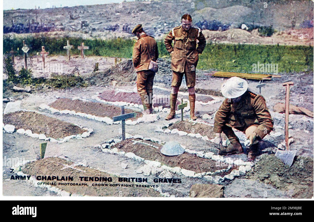 Aumônier de l'armée qui tend les tombes britanniques, WW1. Banque D'Images