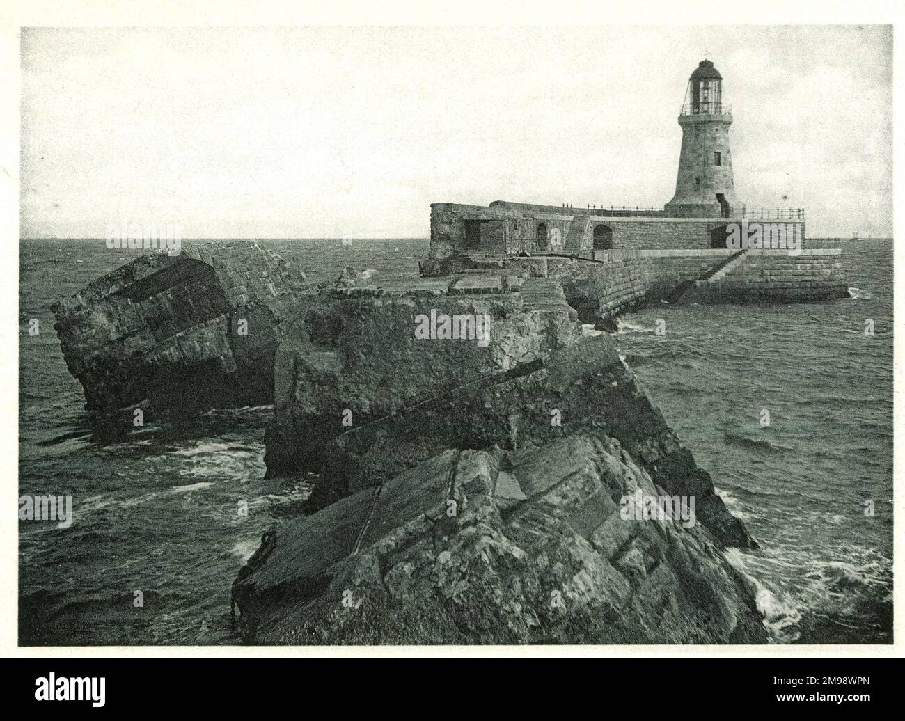 Jetée cassée, Tynemouth, South Shields, Tyne et Wear. Banque D'Images