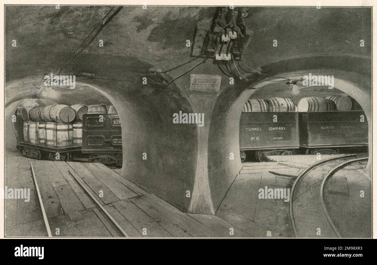 Train de marchandises chargé dans le système de tunnel de l'Illinois, Chicago, Illinois, États-Unis. Banque D'Images