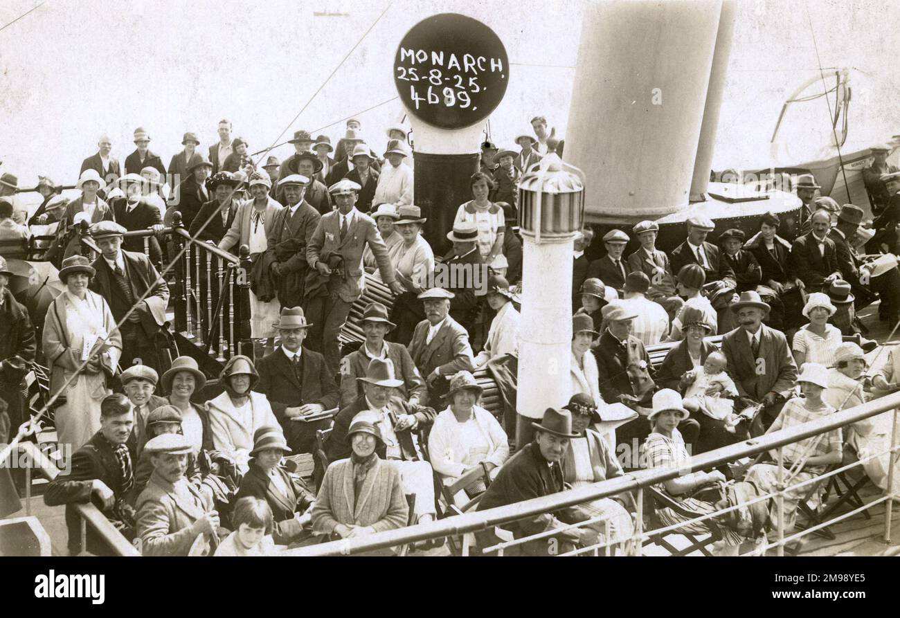 Croisière plaisir à vapeur sur le « monarque » de Bournemouth - une foule de vacanciers enthousiastes souriant dutilement avant le départ - 25th août 1925. Banque D'Images