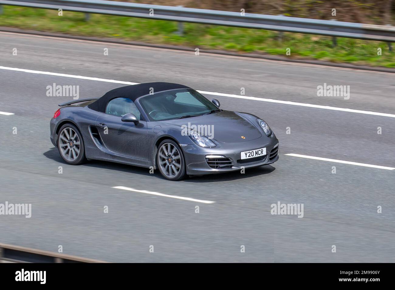 2018 argent PORSCHE Boxster S-A Cabrio ; sur l'autoroute M61, Royaume-Uni Banque D'Images