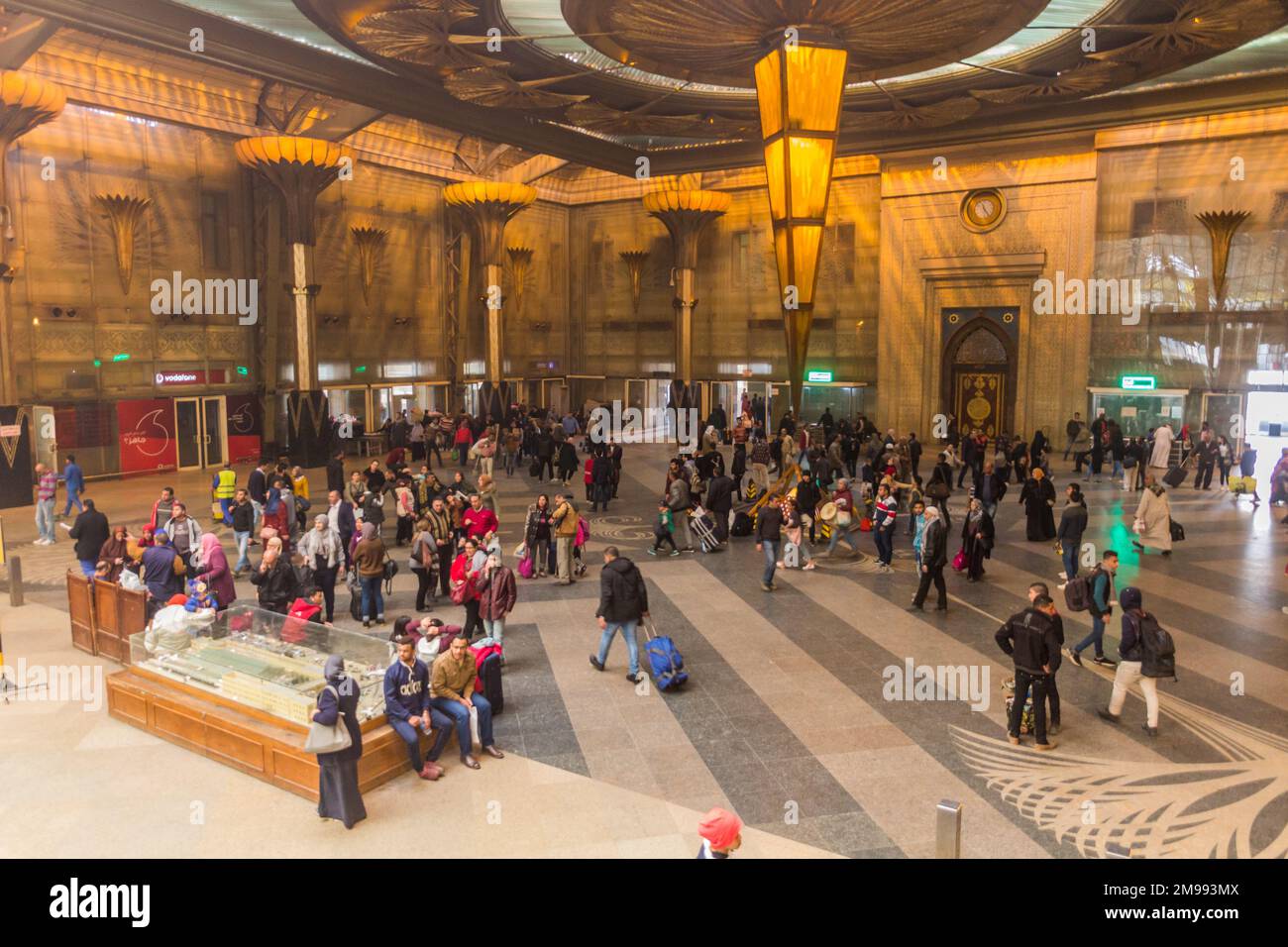 LE CAIRE, EGYPTE - 1 FÉVRIER 2019 : intérieur de la gare de Ramses au Caire, Egypte Banque D'Images