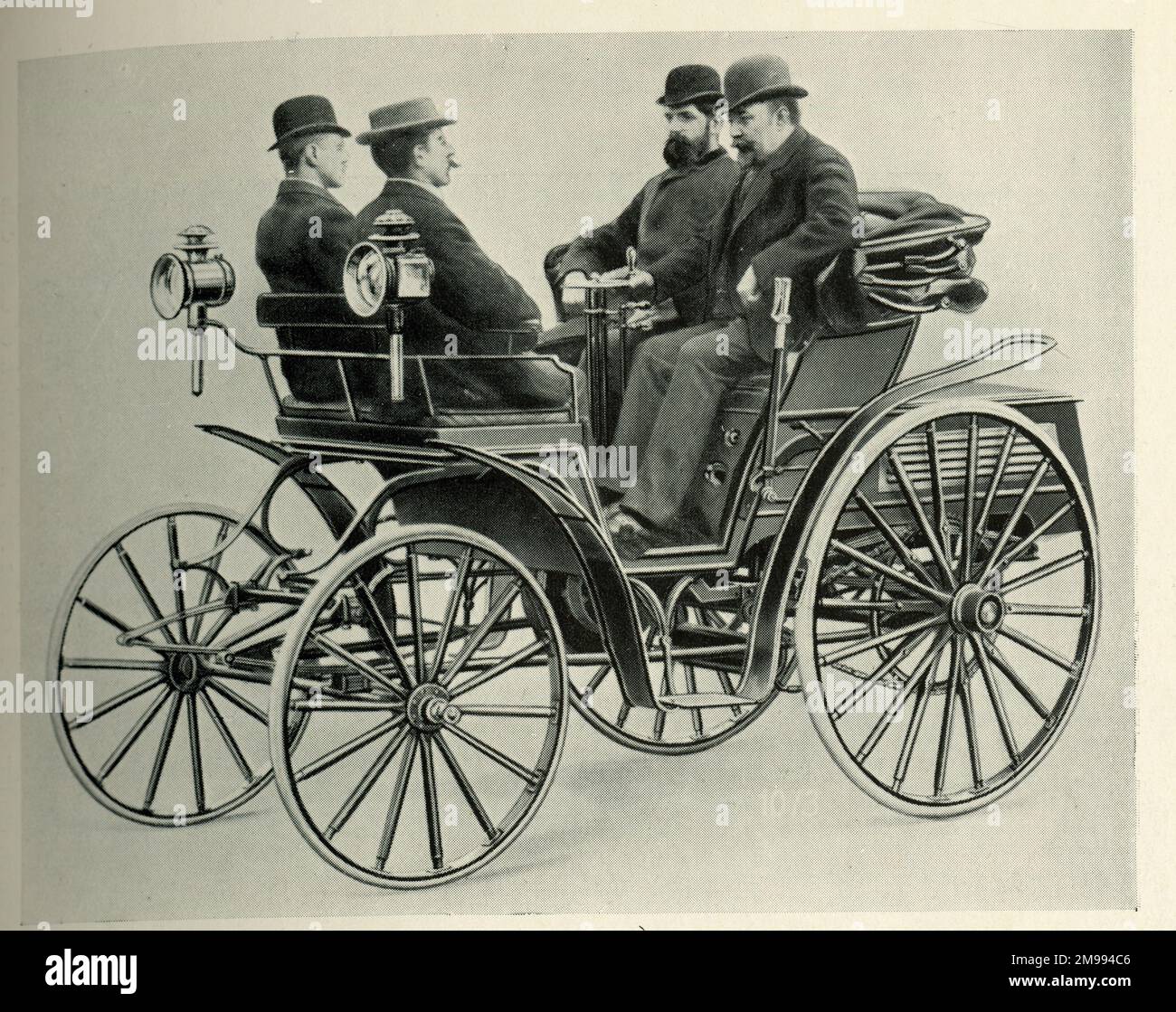 Voitures anciennes - Une Benz vis-A-vis, avec le partenaire de Benz Julius Gauss conduite. Banque D'Images