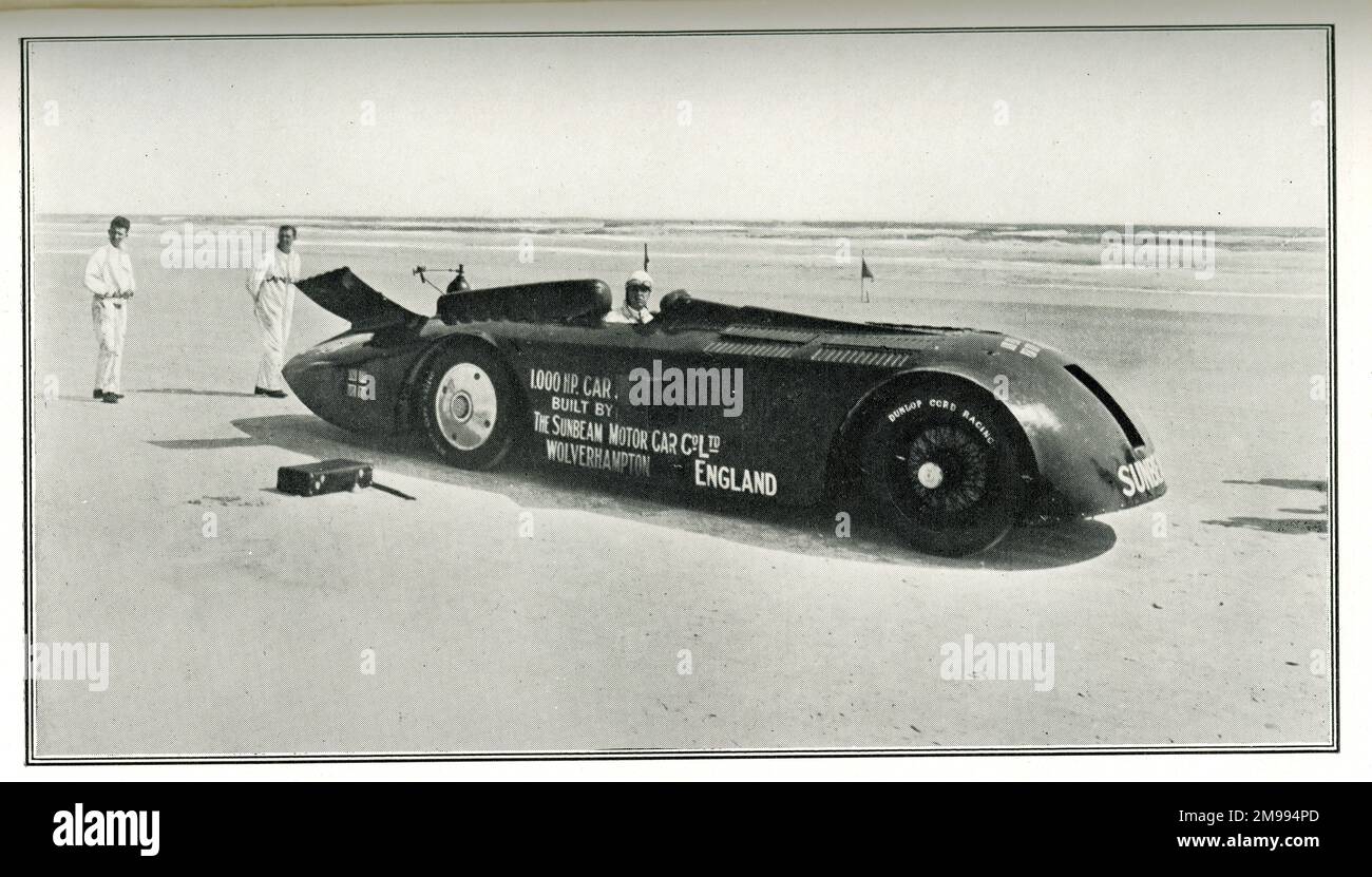 Sir Henry Segrave faisant une tentative de record de vitesse terrestre sur Daytona Beach, Floride, États-Unis. Banque D'Images