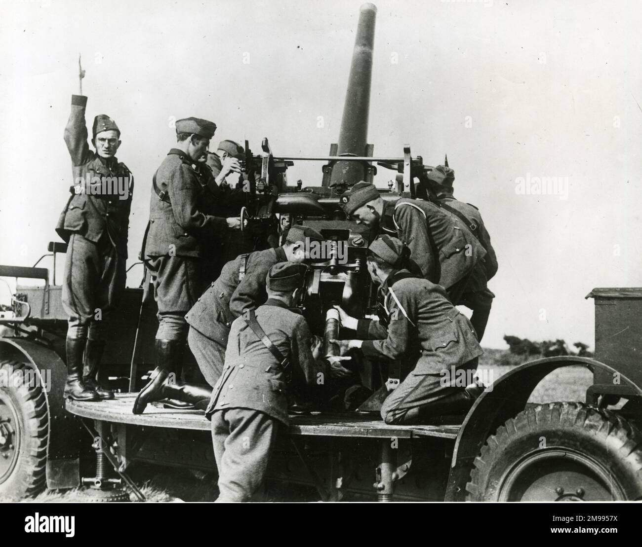 La pratique anti-aérienne, Eire se prépare à l'invasion - hommes de l'armée irlandaise en formation, 26 juin 1940. Banque D'Images