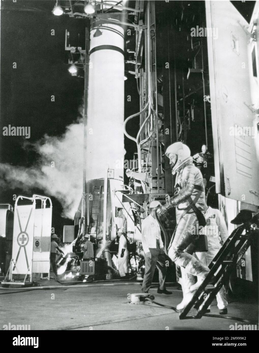 Astronaute Virgil ?Gus ? Grissom descend de la camionnette à Cape Canaveral pour une deuxième tentative de vol sub-orbital suite à l'annulation antérieure en raison de mauvais temps, 21 juillet 1961. Banque D'Images