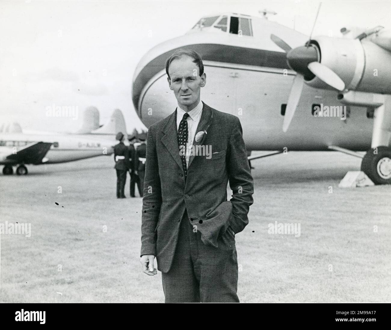 P. R. Hornage, pilote d'essai de Bristol, lors du 1947 Royal Aeronautical Society Garden Party à Radlett le 14 septembre. Banque D'Images