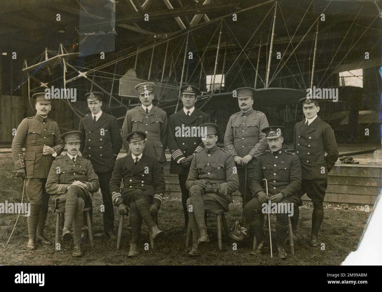 Central Flying School, Upavon, janvier 1913. De gauche à droite : Capt E.G.R. (debout) Lithgow, Asst Paymaster J.H. Lidnderson RN, major H.M. Trenchard DSO, Capt G.M. Paine MVO RN, Lt et QR M. F.H. Firby VC et Eng Lt C. Randall. (Assis) Capt J.D.B. Fulton, Lt A.M. Longmore RN, Capt J.M. Salmond et le major E.L. Gerrard. Banque D'Images
