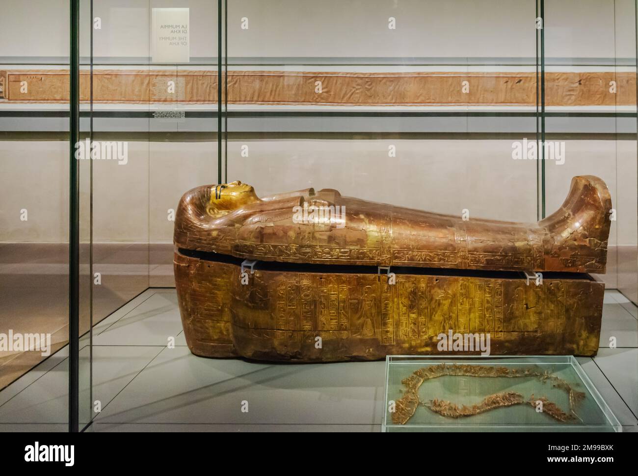 Sarcophage égyptien antique de Kha - cercueil intérieur de la tombe de Kha, tombeau de Theban 8 , dynastie mi-18th (1550 à 1292 av. J.-C.), Musée égyptien de Turin Banque D'Images