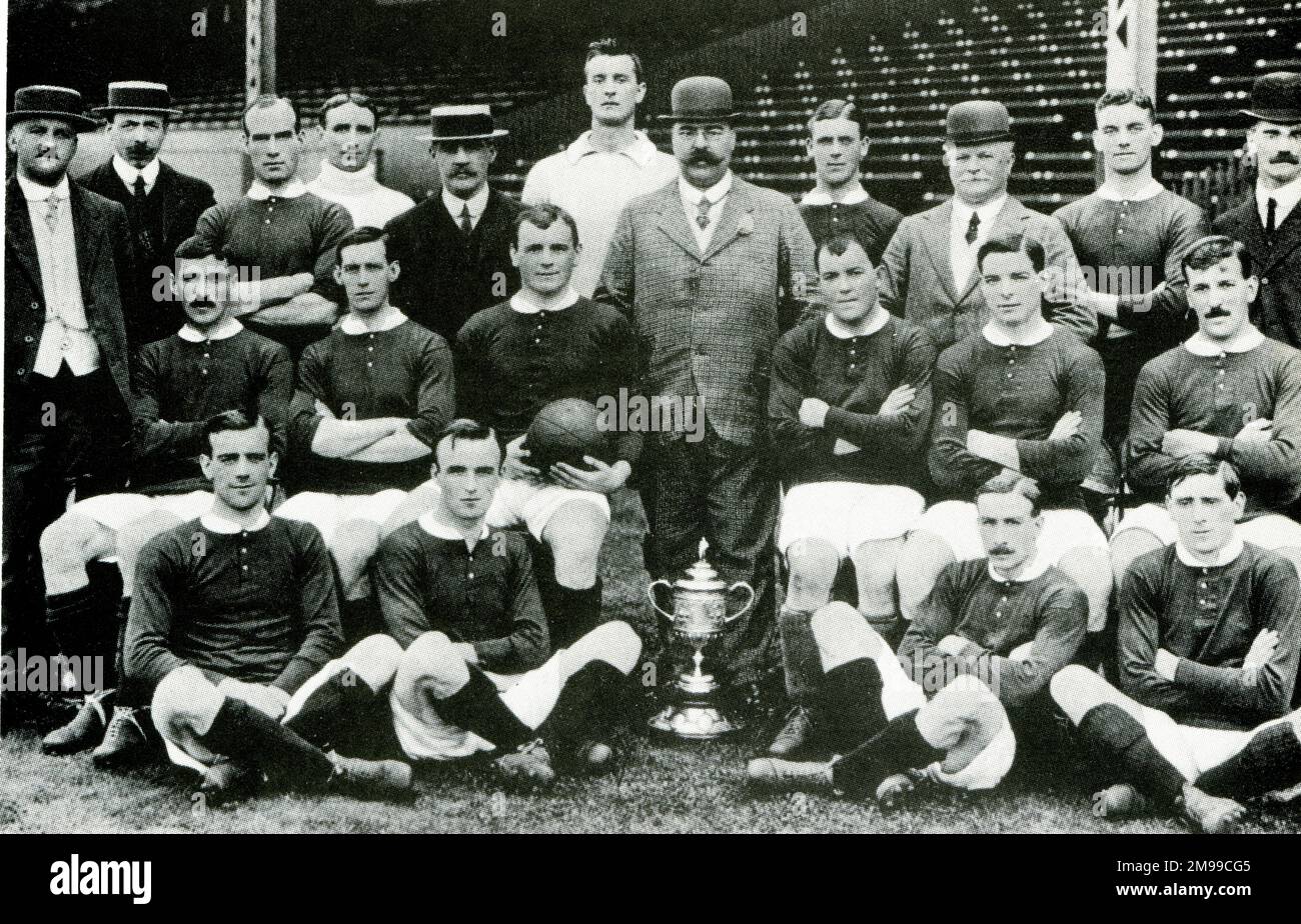 Photo de groupe, équipe du Manchester United FC, gagnants de la coupe FA en 1909. Banque D'Images