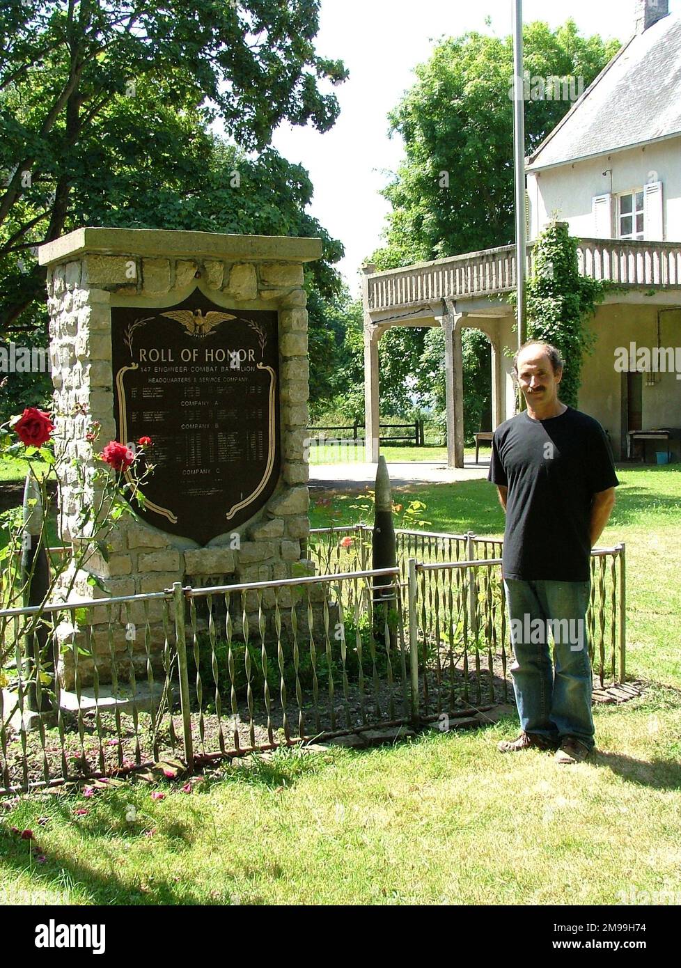 C'est dans le domaine du Château d'Englesqueville sur la D514 derrière Omaha Beach. En 1944, les terrains ont été remplis de tentes et d'équipement des ingénieurs américains. Le mémorial a été réaffecté le 6/06/1994. Banque D'Images