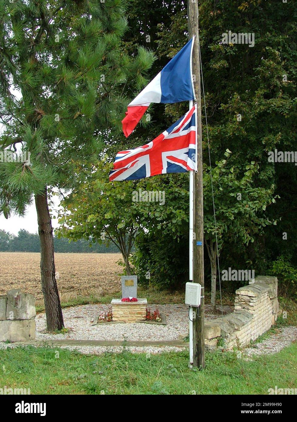 La Division affirme être la première à entrer à Caen, ce qu'elle a fait le 9 juillet, le petit monument commémoratif en granit a été érigé par les villageois de Sainte-Contest. Il avait atterri à la fin du mois de juillet, le dernier à atterrir et était fortement impliqué dans les combats pour Caen Banque D'Images