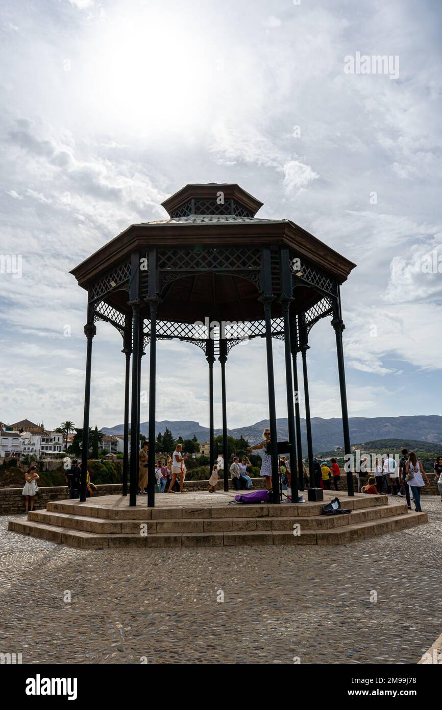 RONDA, ESPAGNE - 23 OCTOBRE 2022 : kiosque du point de vue Ronda à Ronda, Espagne sur 23 octobre 2022 Banque D'Images