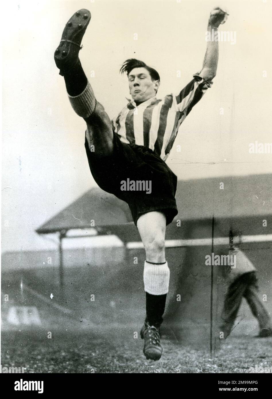 Leonard Francis (Len) Shackleton (1922-2000), footballeur avec Newcastle United et Sunderland, également l'équipe nationale d'Angleterre, vu ici en décembre 1946. Banque D'Images