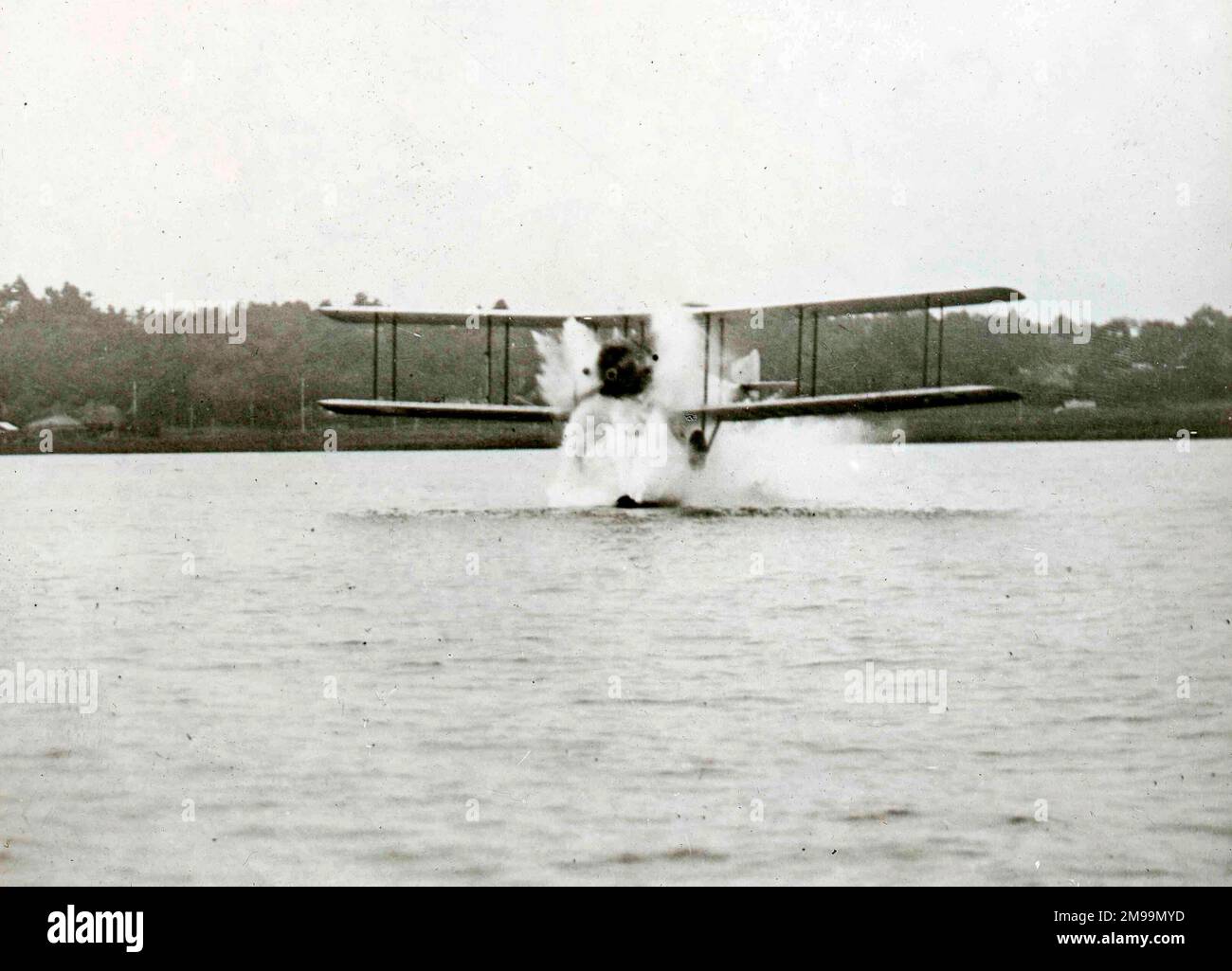 H.I.J.M.S. (Son navire de la Majesté impériale japonaise) 'Kongo' habillé. William Francis Forbes-Sempill, 19th Lord Sempill AFC, AFRAeS (1893-1965) était un homologue écossais et pionnier de l'air qui a plus tard été démontré avoir transmis des informations secrètes à l'armée impériale japonaise avant la Seconde Guerre mondiale. En 1921, Sempill a mené une mission militaire officielle au Japon qui a présenté le dernier avion britannique. Au cours des années suivantes, il a continué à aider la Marine impériale japonaise à développer son Service aérien de la Marine et a commencé à donner des secrets militaires aux Japonais. Bien que ses activités aient été unc Banque D'Images