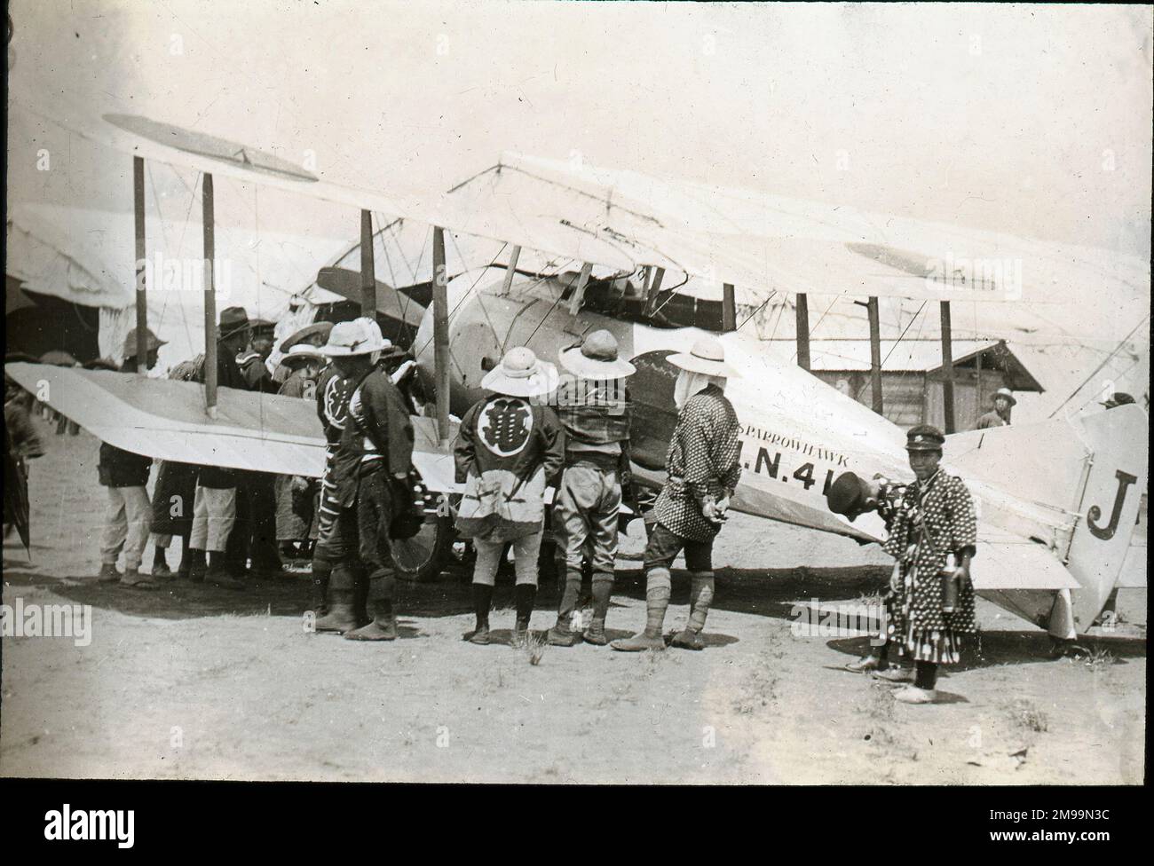 Journée de visite, Kasumigaura. William Francis Forbes-Sempill, 19th Lord Sempill AFC, AFRAeS (1893-1965) était un homologue écossais et pionnier de l'air qui a plus tard été démontré avoir transmis des informations secrètes à l'armée impériale japonaise avant la Seconde Guerre mondiale. En 1921, Sempill a mené une mission militaire officielle au Japon qui a présenté le dernier avion britannique. Au cours des années suivantes, il a continué à aider la Marine impériale japonaise à développer son Service aérien de la Marine et a commencé à donner des secrets militaires aux Japonais. Bien que ses activités aient été découvertes par British Intelligence, Sempill Banque D'Images