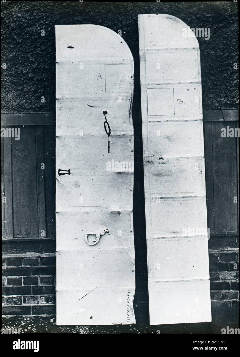 Ailerons dopés qui ont traversé Kasumigaura. William Francis Forbes-Sempill, 19th Lord Sempill AFC, AFRAeS (1893-1965) était un homologue écossais et pionnier de l'air qui a plus tard été démontré avoir transmis des informations secrètes à l'armée impériale japonaise avant la Seconde Guerre mondiale. En 1921, Sempill a mené une mission militaire officielle au Japon qui a présenté le dernier avion britannique. Au cours des années suivantes, il a continué à aider la Marine impériale japonaise à développer son Service aérien de la Marine et a commencé à donner des secrets militaires aux Japonais. Bien que ses activités aient été découvertes par British Intelli Banque D'Images