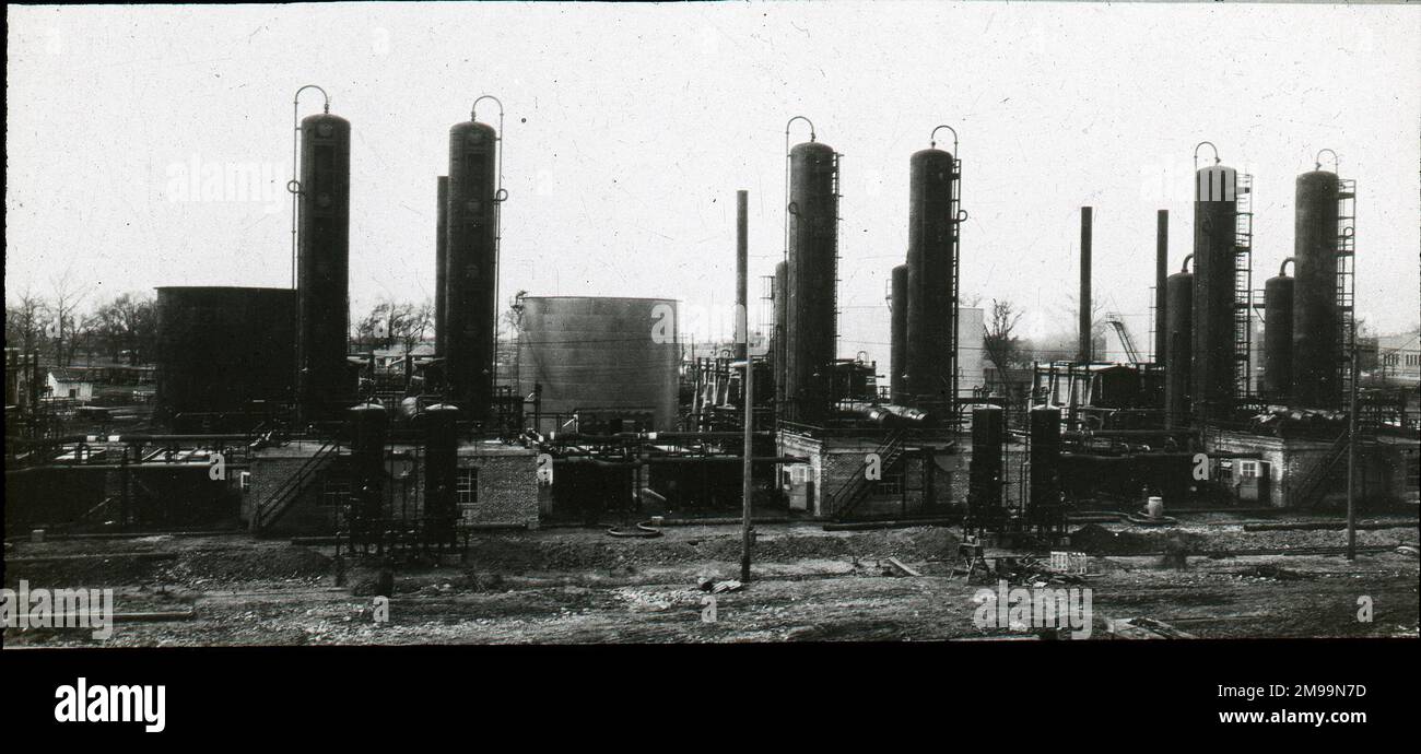 Batterie d'unités de fissuration transversale. William Francis Forbes-Sempill, 19th Lord Sempill AFC, AFRAeS (1893-1965) était un homologue écossais et pionnier de l'air qui a plus tard été démontré avoir transmis des informations secrètes à l'armée impériale japonaise avant la Seconde Guerre mondiale. En 1921, Sempill a mené une mission militaire officielle au Japon qui a présenté le dernier avion britannique. Au cours des années suivantes, il a continué à aider la Marine impériale japonaise à développer son Service aérien de la Marine et a commencé à donner des secrets militaires aux Japonais. Bien que ses activités aient été découvertes par British Intelligence, se Banque D'Images