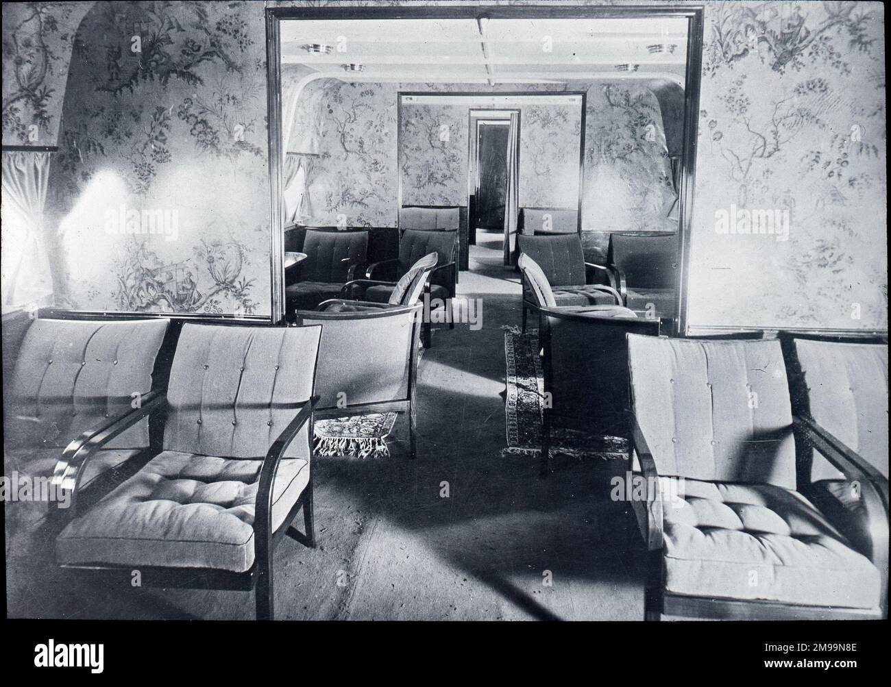 Dornier DO-X - intérieur. William Francis Forbes-Sempill, 19th Lord Sempill AFC, AFRAeS (1893-1965) était un homologue écossais et pionnier de l'air qui a plus tard été démontré avoir transmis des informations secrètes à l'armée impériale japonaise avant la Seconde Guerre mondiale. En 1921, Sempill a mené une mission militaire officielle au Japon qui a présenté le dernier avion britannique. Au cours des années suivantes, il a continué à aider la Marine impériale japonaise à développer son Service aérien de la Marine et a commencé à donner des secrets militaires aux Japonais. Bien que ses activités aient été découvertes par British Intelligence, Sempill wa Banque D'Images