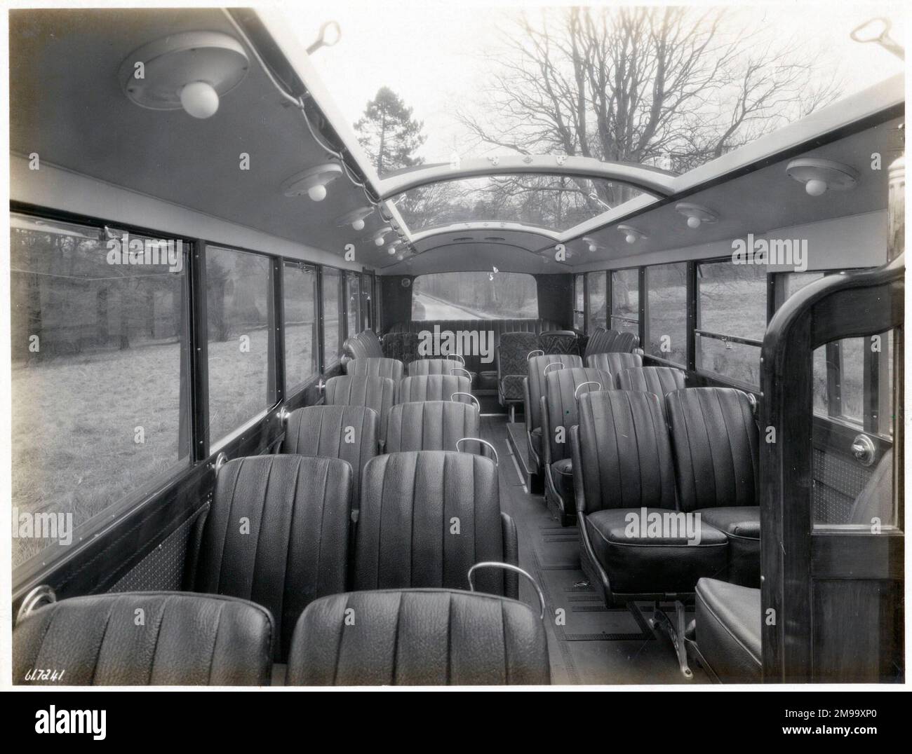 Bus avec toit ouvrant ouvert, intérieur. Banque D'Images