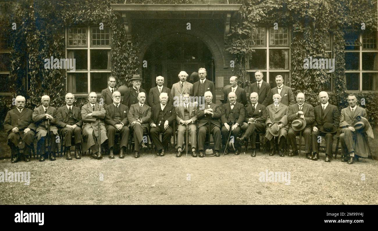 Sir Richard W Allen et les membres du Conseil de l'IMEHE, pris à WH Allen et Co, Bedford. Banque D'Images