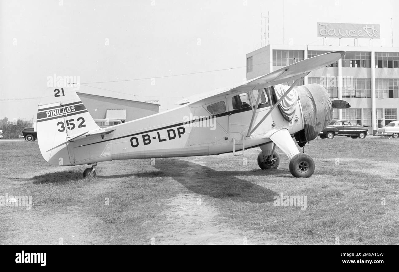 Howard DGA-15 OB-LDP de Pinillos garés devant le QG de CompanÃ­a AviaciÃ³n de Faucett à l'aéroport international Jorge Chavez à Lima (du nom du célèbre aviateur péruvien Jorge Chavez Dartnell). Banque D'Images