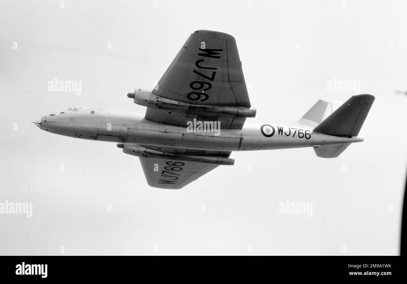 English Electric Canberra B.15 WJ766. Livré le 4 juin 1954, vendu à British Aircraft Corporation le 14 avril 1969 pour remise à neuf - revente, donneur de pièces. Mis au rebut à bac Salmesbury en 1976. Banque D'Images