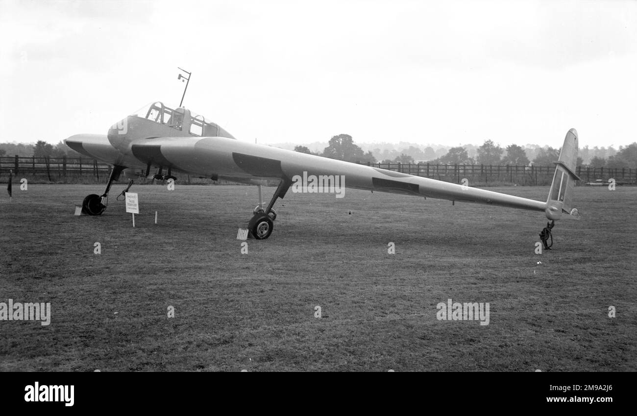Ministère de l'approvisionnement – General Aircraft Limited GAL.56/04 – TS510 également connu sous le nom de version « Medium-U », avait la même forme de plan d'aile balayée que le GAL.56/01 monté à l'extérieur d'une section centrale à corde constante, envergure totale de 51 pi (15,5 m). Le premier vol a eu lieu le 27 février 1946, à RAF Aldermaston Banque D'Images