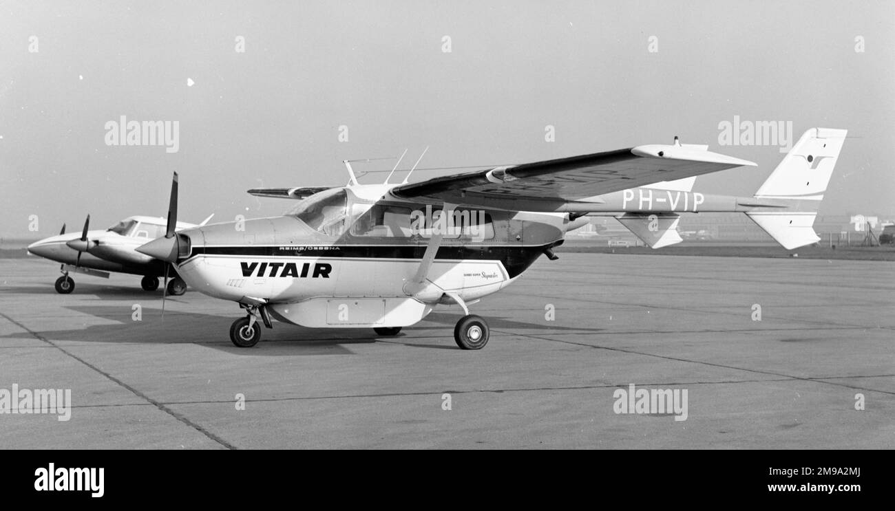Reims-Cessna F337F Super Skymaster pH VIP (msn 0044) de Vitair Banque D'Images